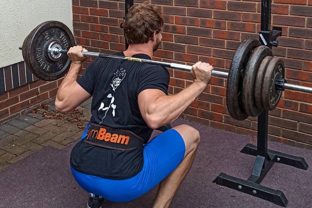 Silový trénink podle Prilepinovy tabulky.