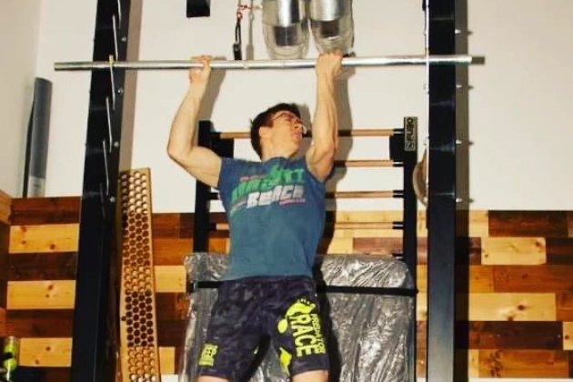 JONÁŠ VILIKOVSKÝ - jak se naučil viset hodinu na hrazdě?